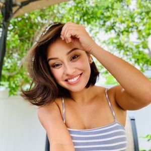 Meet your Posher, Kassandra